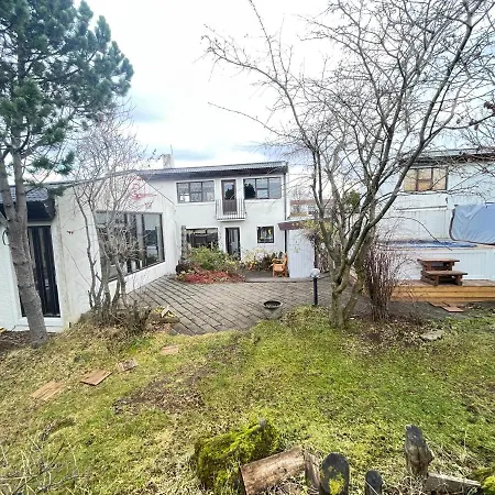 Holiday home Cosy And Family Friendly House In Centrally Located In Laugardalur *